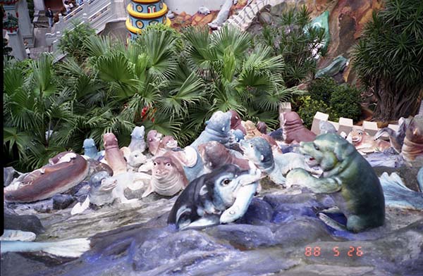 シンガポール最狂の庭園！「タイガーバームガーデン」は意味不明なオブジェだらけだった！ : 東京別視点ガイド