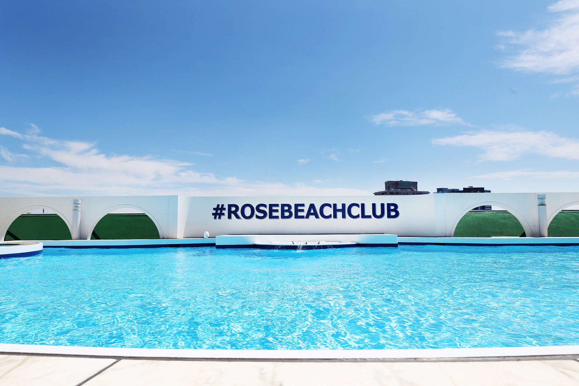 入場は宿泊者限定！マリーナ・ベイ・サンズの屋上プールを徹底レポート！│旅する地球│近畿日本ツーリスト