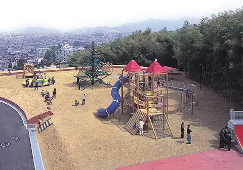 小梅琴平公園の完全ガイドレビュー・駐車場・遊具など