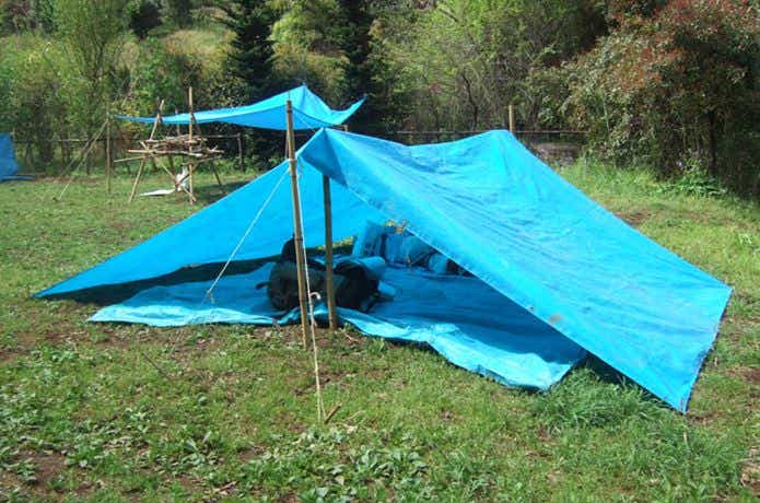 ブルーシートで手軽にタープを張る方法 初心者必見- えとブログ