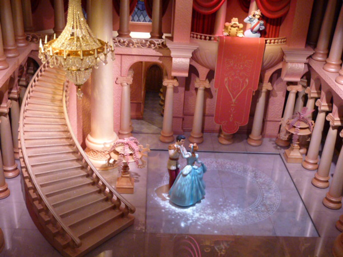 シンデレラ城とスティッチ２ 東京ディズニーランドよりあさやんブログ