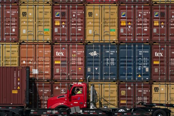 モレックスサプライチェーンレポート：ロサンゼルス港とロングビーチの港における混雑への対応Molex