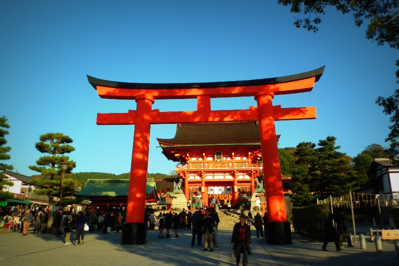 伏見稲荷大社の観光ガイド 連なる鳥居が美しい京都屈指のパワースポットGOOD LUCK