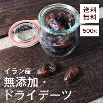 お茶の国イランは甘いお菓子が充実している 薔薇水、サフラン、カルダモン、ピスタチオ異国情緒溢れる材料めちゃくちゃ甘いですがこれがまたお茶によく合う ☕️ イランは作る工程を見れるお店が多く