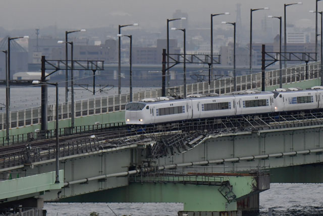関西空港へと続く関西国際空港連絡橋を望む - TABIRIN たびりん
