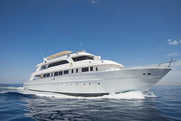 夕焼けの海とヨット セーリングのフリー素材 無料画像のプロ・フォト 無料写真素材集＞fun0012-001