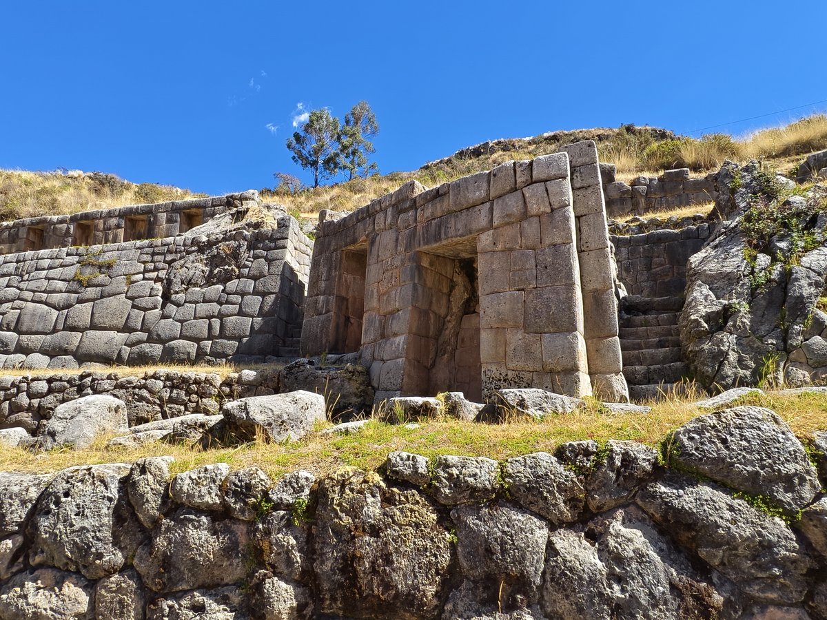 サクサイワマン寺院、タンボマチャイ、プカ・プカラ半日ツア