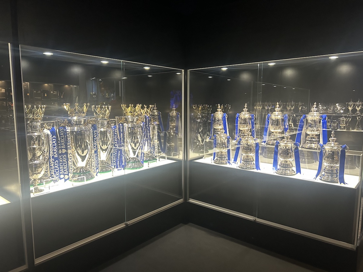 イギリス ロンドン チェルシーFC博物館＋スタンフォード・ブリッジ・スタジアムツアー 予約＜英語ガイド 日本語音声対応アプリ有＞