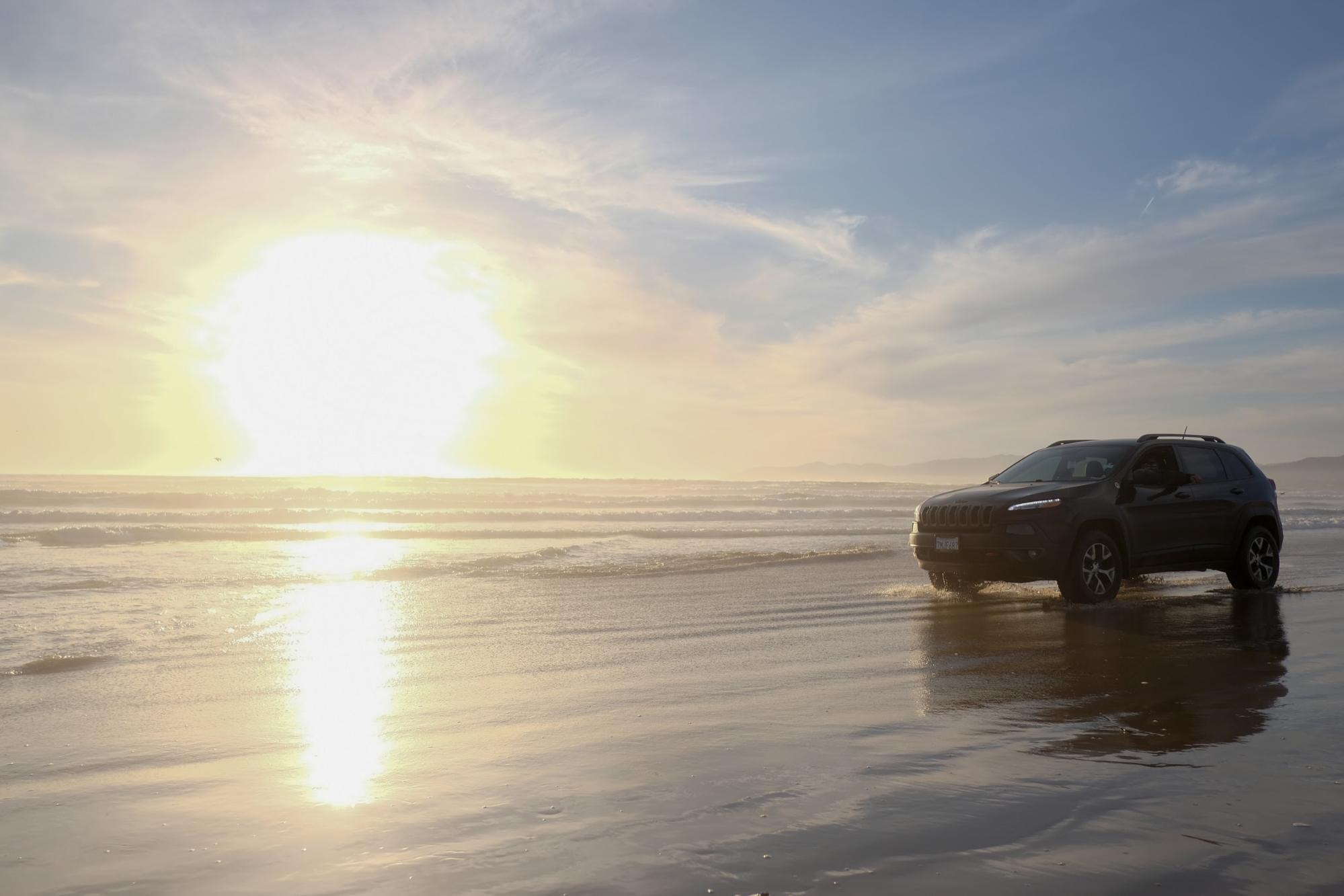 羽咋市 日本で唯一の車で走れる「千里浜 ちりはま なぎさドライブウェイ」Discover