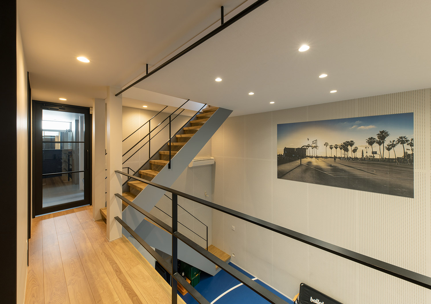 家の中でバスケ。やり過ぎでリングが折れる！汗 : Blog