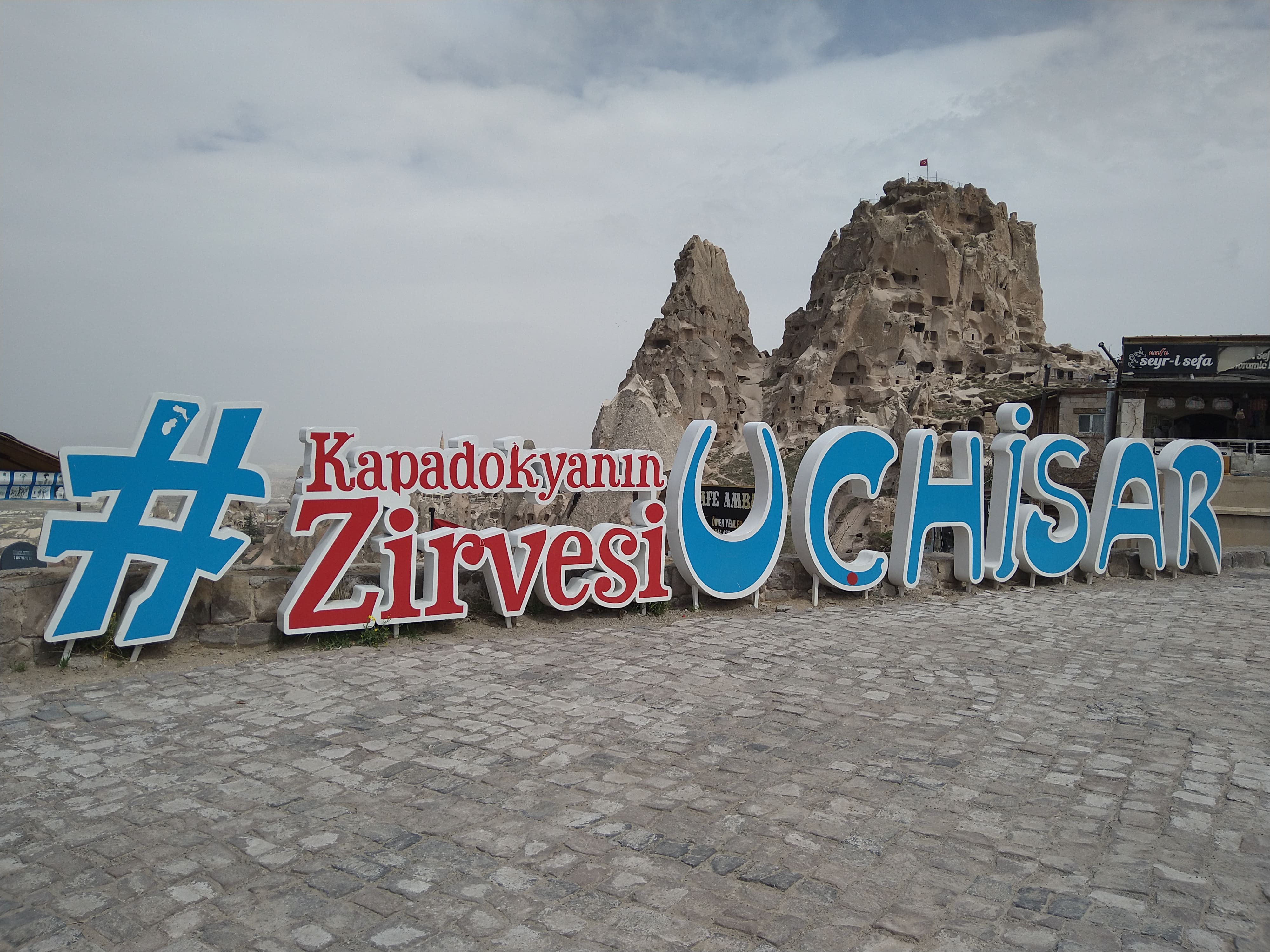 トルコ ウチヒサールの観光情報！ウチヒサール城やピジョンバレーの見どころ