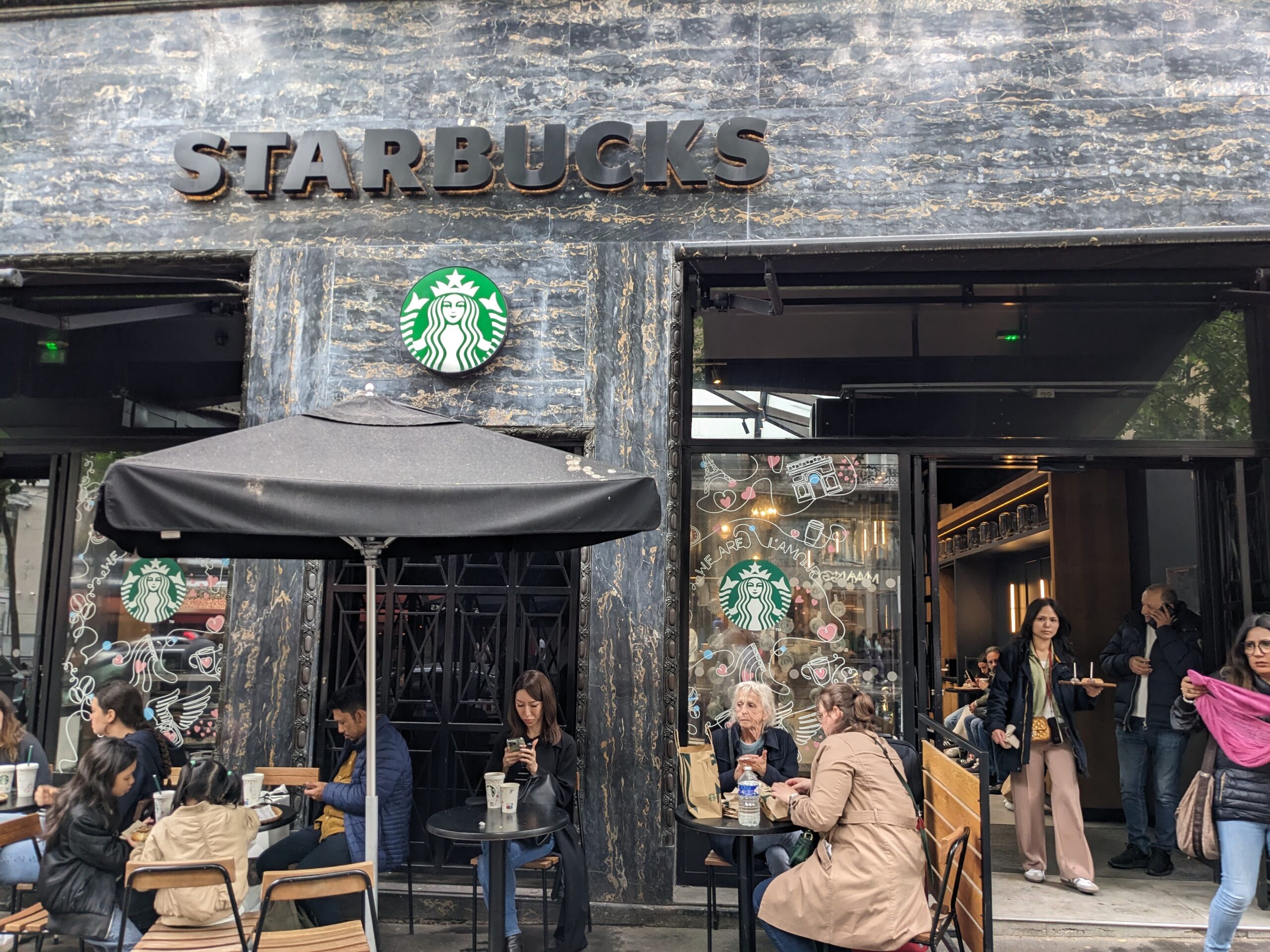 パリでスタバ？ オペラ座店はお城みたいな内装で大満足！旅好きフリー薬剤師AKO 女1人&犬1匹暮らし