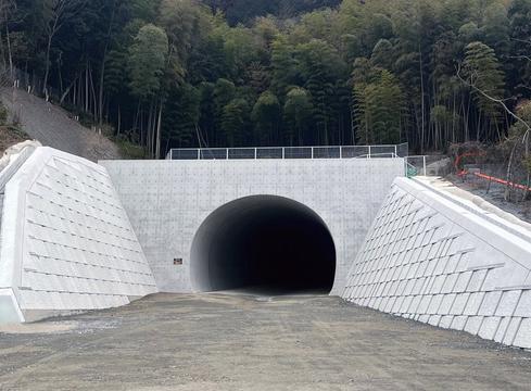 標高世界一の高速道路トンネル「雪山一号」が開通 海抜4400メートル超2 --人民網日本語版--人民日報