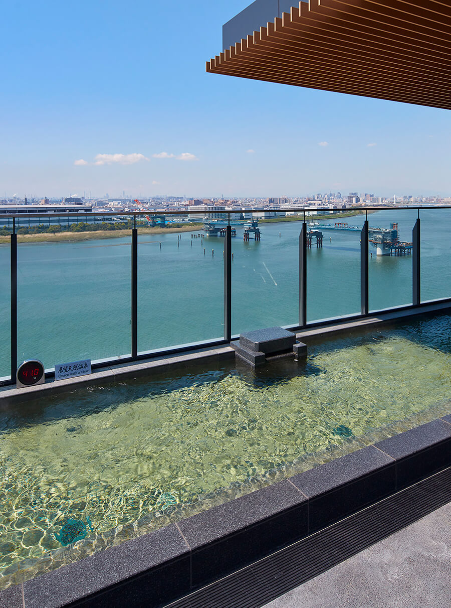 3タミ直結、滑走路も望める「泉天空の湯 羽田空港」 4,800円の料金設定をどう見るか -