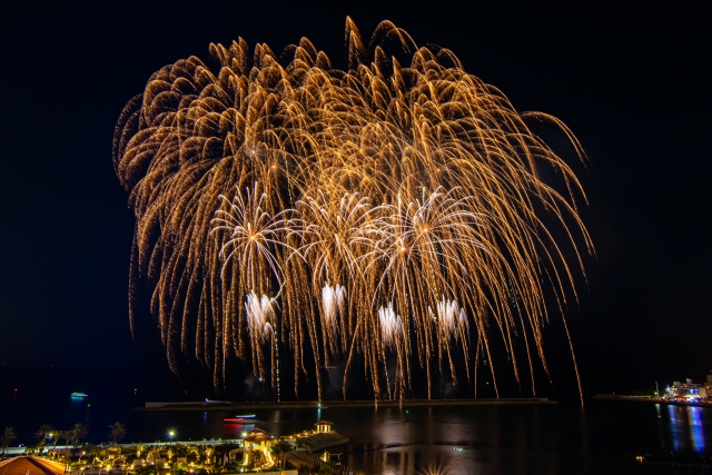 沖縄・アメリカンビレッジ BRUALで花火が見える絶景ディナー！予約のコツとおすすめ席を体験レポ - 車なし女子の全国おでかけ記録