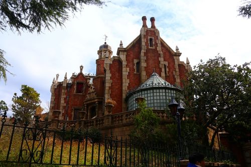 ナイトメアー・ビフォア・クリスマス』の世界に一変！東京ディズニーランド ホーンテッドマンション“ホリデーナイトメアー”