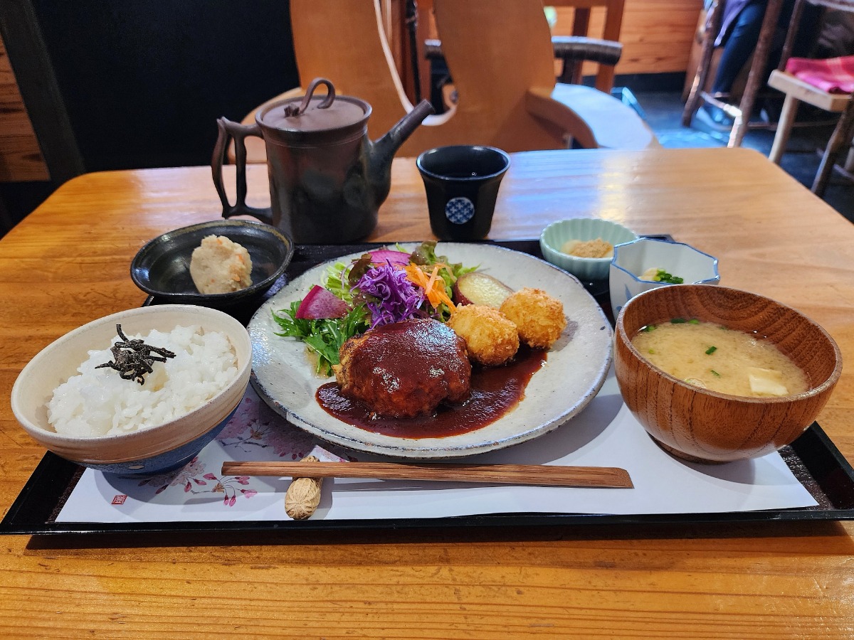 コムゴンでランチ 近鉄奈良駅近くのベトナム料理レストラン泊まりたいアジア