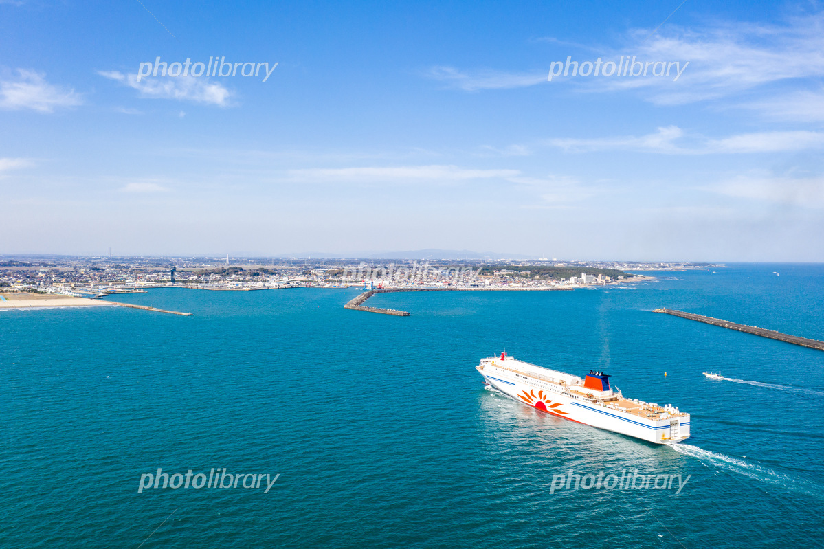 青い“さんふらわあ”」ついに姿を現す！ LNGの新造船「さんふらわあ かむい」お披露目 大洗－苫小牧750kmを結ぶ乗りものニュース