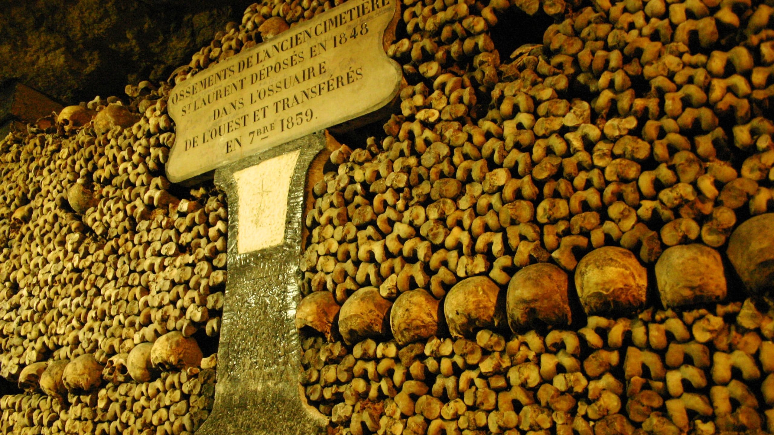 パリ・カタコンベ・チケット2025 - 優先入場とオーディオガイド