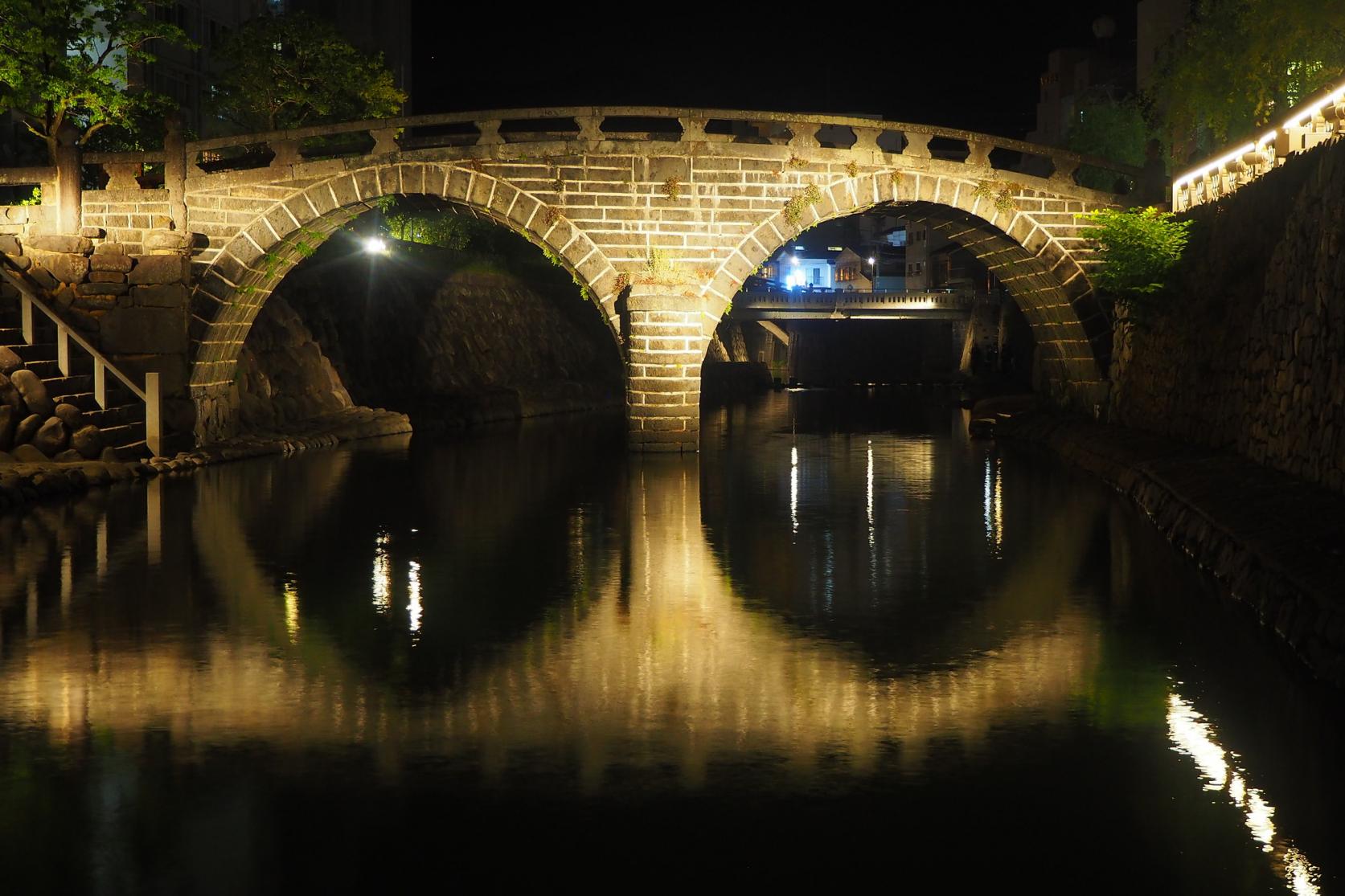 眼鏡橋×ツツジ 光の共演 30日までライトアップ 諫早公園 -