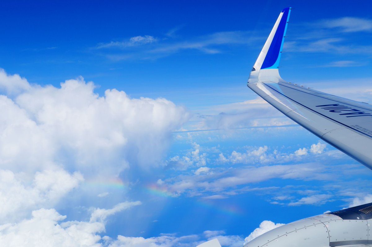 Photo Stock 飛行機の窓から見た夕焼けの景色Adobe Stock