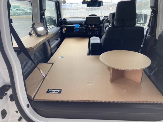 ジムニーユーザー必見！これからの季節に揃えておきたい車中泊“三種の神器”とはコラム MOTA