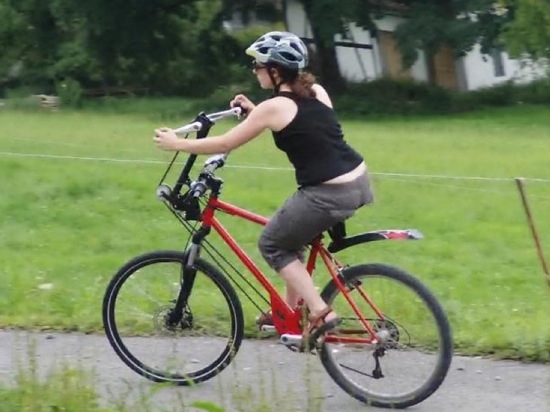 座って簡単ペダル運動器 ペダル漕ぎ運動 省スペース サイクルマシン サイクル運動