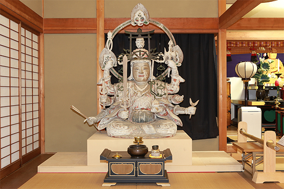 神の住む島へ！滋賀・竹生島の弁天様と願いが叶う幸せダルマ滋賀県トラベルjp 旅行ガイド