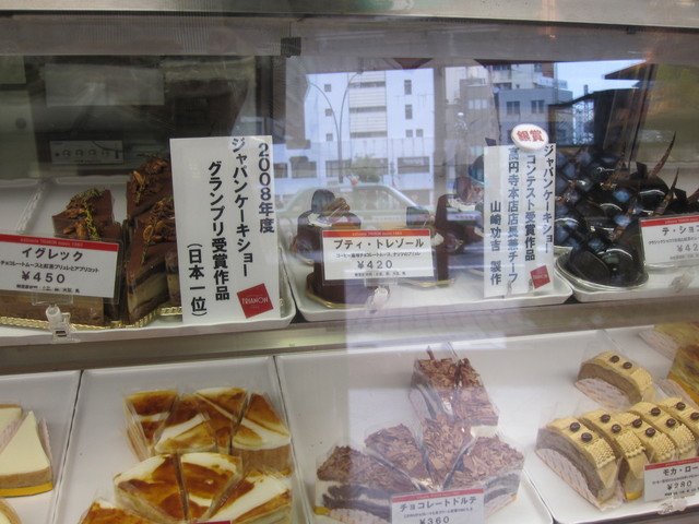 トリアノン洋菓子店こんにちは。トリアノン高円寺本店ですჰ❛‿❛ჴHello❤ 少し涼しくなってきました。夏の疲れを甘いスイーツで癒してみてはいかがでしょう🍰🍴 たくさんのご来店お待ちしております 店舗の営業時間🔽 高円寺店