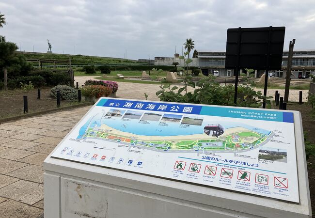 湘南海岸公園サーフビレッジに立つ筋骨隆々の「平和の像」湘南・鎌倉ぶらぶらネット