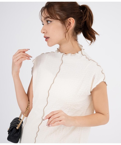 メロウな雰囲気を纏った歌声と日常を切り取るリリックで独自のポップスを奏でるシンガーソングライター