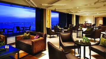 香港島でおすすめのバルコニーのあるホテルエクスペディア