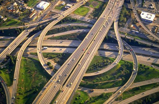 アメリカの山の風景と砂漠の風光明媚なハイウェイ ルートPremium写真