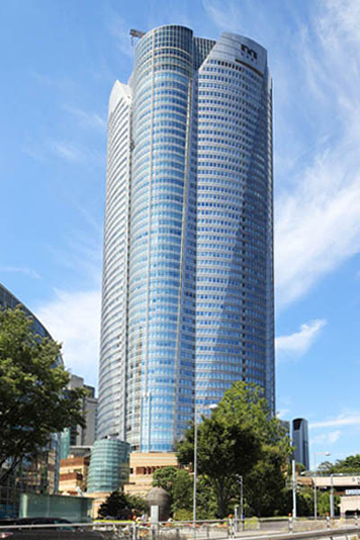 六本木ヒルズ森タワー、スカイデッキからの眺望。東京タワー、お台場、フジテレビ、東京都庁も見えますね～。東京都港区六本木 スカイガーデン上の展望台』 六本木