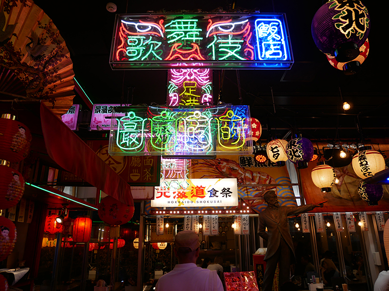 連日連夜おおにぎわいな話題スポット『東急歌舞伎町タワー』に潜入♪ 真夏の夜遊びvol.10- CanCam.jp キャンキャン