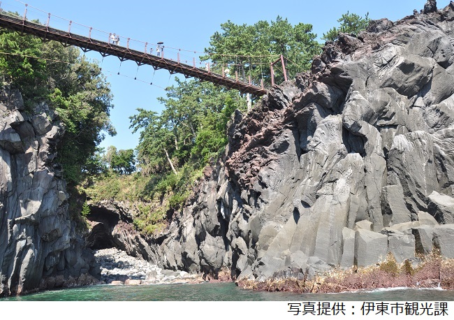 スリル満点！伊東市城ヶ崎海岸の「門脇つり橋」と「門脇埼灯台」伊豆熱川移住暮らし☆伊豆の魅力と移住のリアル