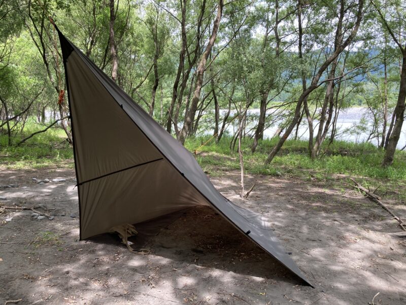 タープ泊するなら必見！ガチキャンパーが実践するおすすめの張り方をレクチャー - Arizine