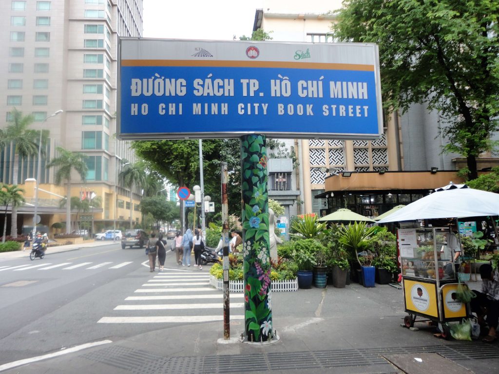 ホーチミンでパリを感じる。「中央郵便局」ホーチミン観光情報ガイド