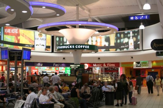 ロンドンからルートン空港への移動 - world jumper.com