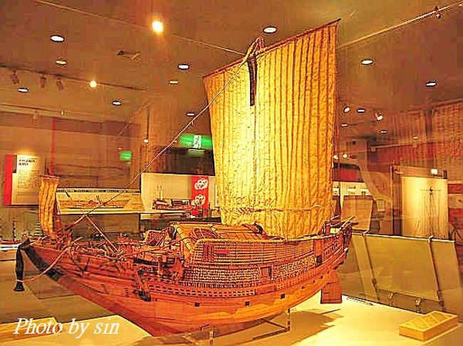 モナコ海洋博物館🇲🇨 モナコ公が作った海の博物館。 100年以上の歴史。 地中海の研究、初の潜水服や潜水艦や海の生き物たちが展示されてます。ウミガメともダンス。