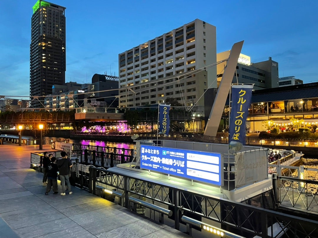 湊町船着場発・たこ焼きクルーズ50分コース これぞ大阪！たこ焼きを焼きながら道頓堀川をたっぷり優雅にクルーズ！～ファミリー・カップルにオススメ～ インディクルーズ湊町船着場 -