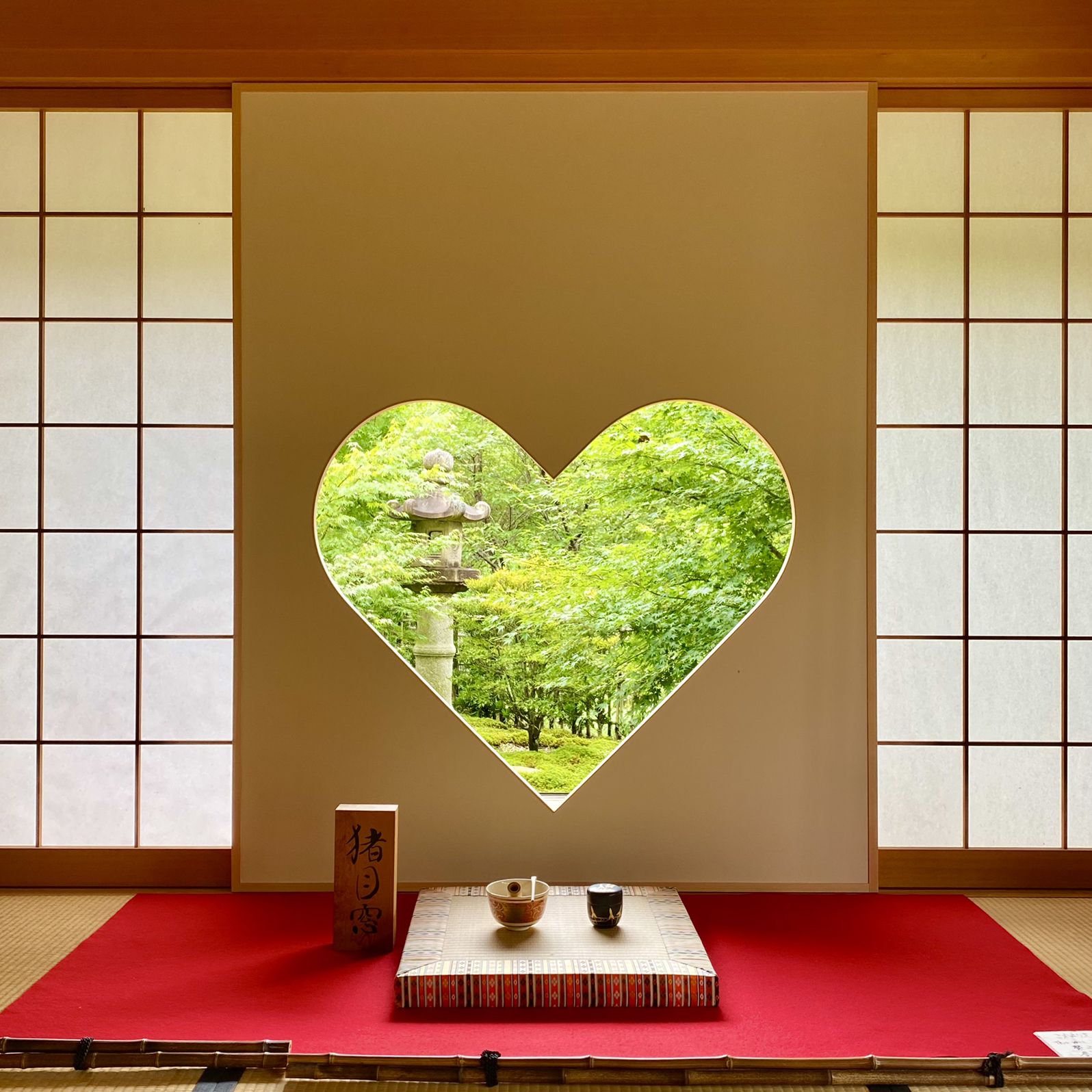 京都ではお着物着たよー🥰💞 紅葉まだ始まったばかりで緑多めだったけど綺麗だった🍁 もう10日前だからかなり時間差投稿です🤣 ．京都kyoto京都観光京都旅行女子旅八坂神社河合神社下鴨神社お着物着物コーディネート着物女子着物ヘア紅葉