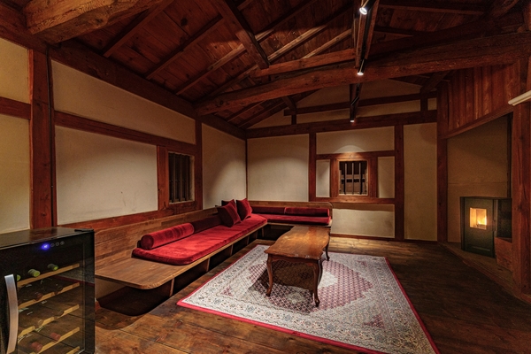 古民家宿るうふ 蔦之家」OPEN 〜 日本ワインの聖地に 一棟貸し”和洋館”