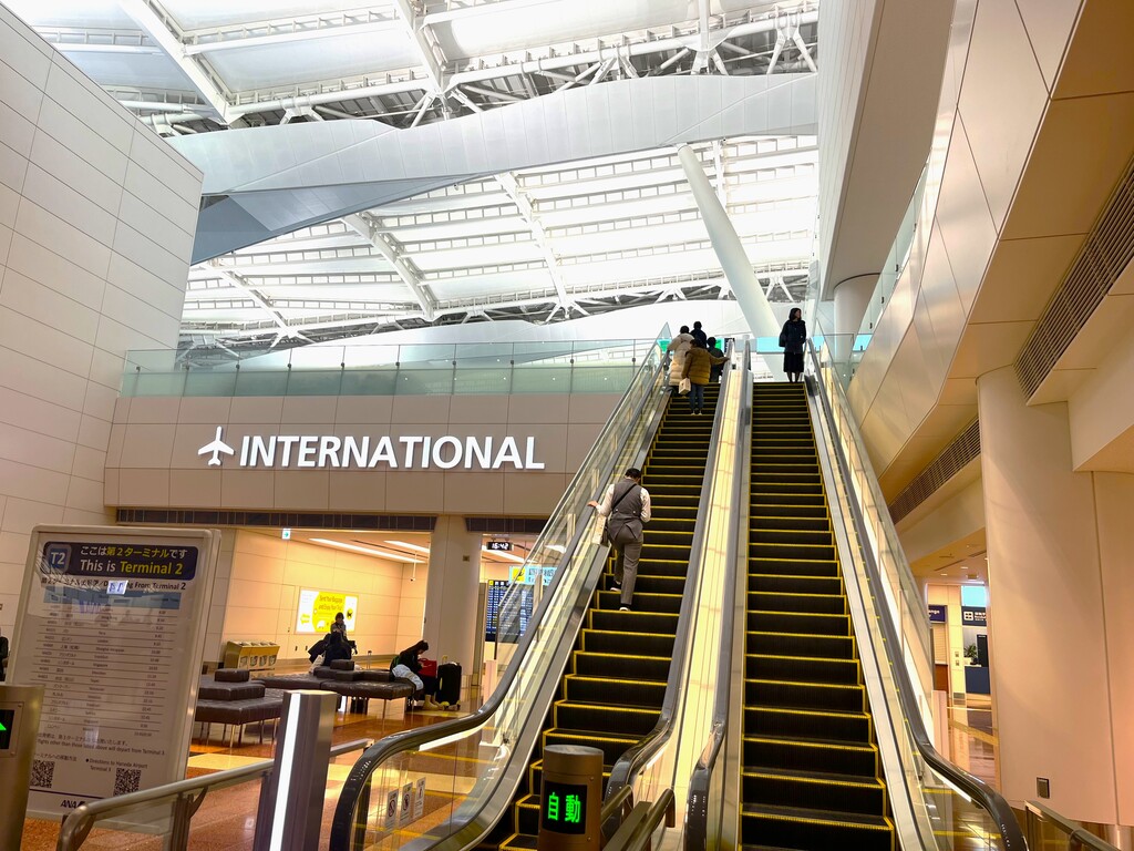 開放的な搭乗手続きフロア 羽田空港第２ターミナル国際線 和泉佑里