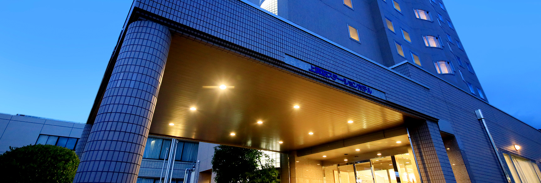 アゾフ海と黒海を結ぶケルチ海峡でロシアのタンカー座礁 重油流出で環境被害深刻