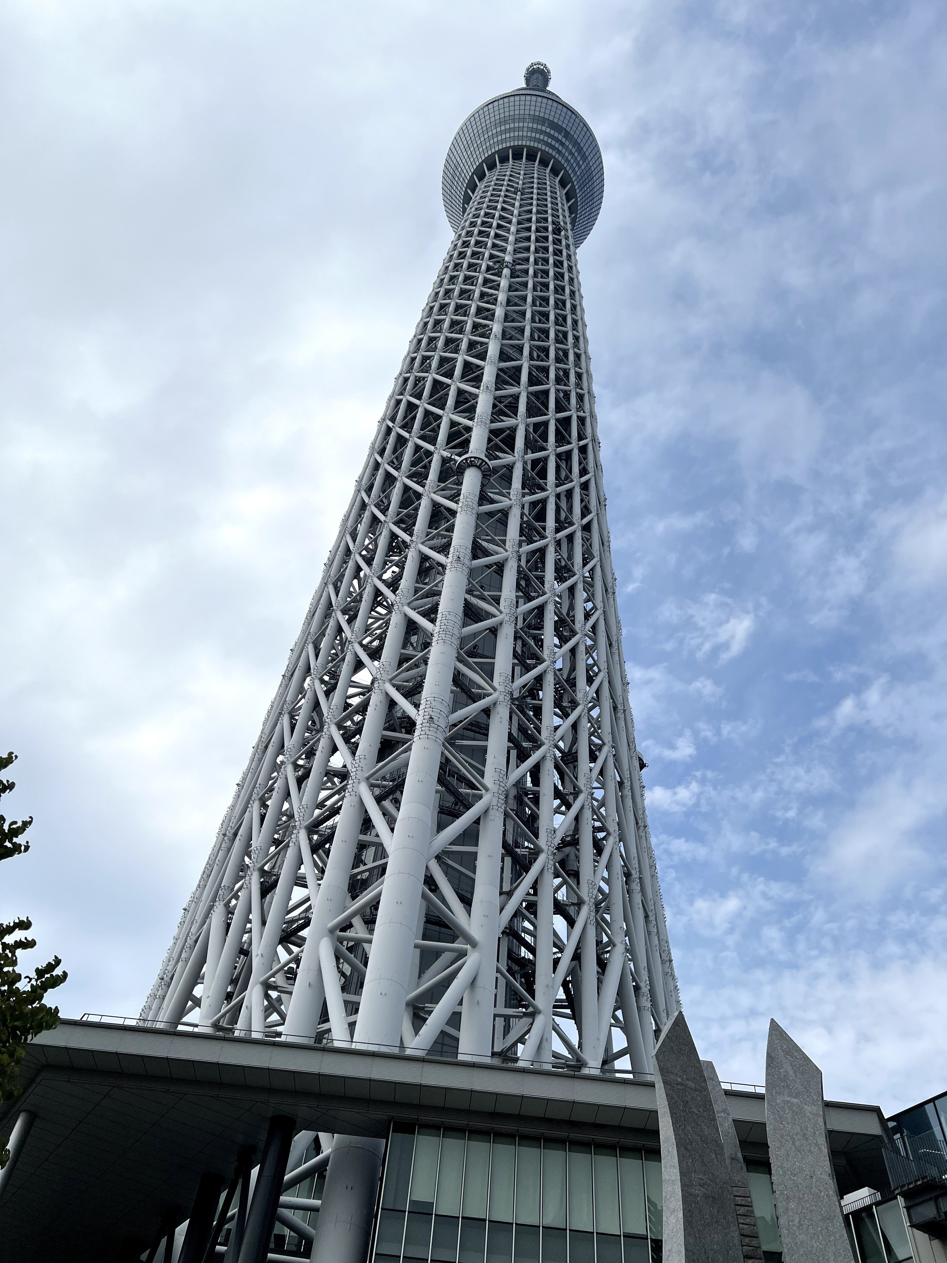 ☁️ 東京🫶🏻 こういう都会だなーっていう 景色を見たり電車から街を見たり