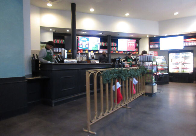 宮殿に迷い込んだよう!?パリの美しき「スターバックス」攻略法を徹底レポートnovice