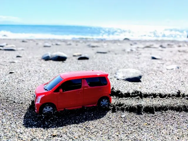 石川県が世界に誇る日本で唯一車が走ることのできる砂浜「千里浜なぎさドライブウェイ」 輝く夕焼け空をバックにまったり愛車撮影ぽてとのまったり北陸日記