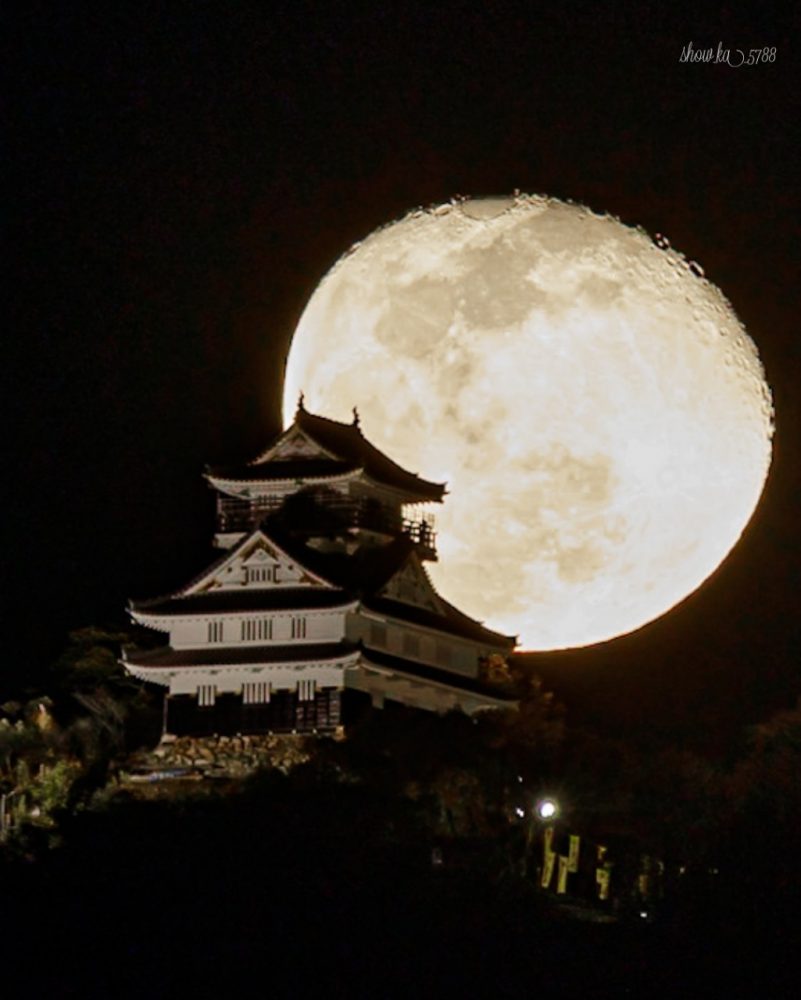 岐阜城にのぼる月。令和最初の満月。 2019年5月19日: やまさんがくる