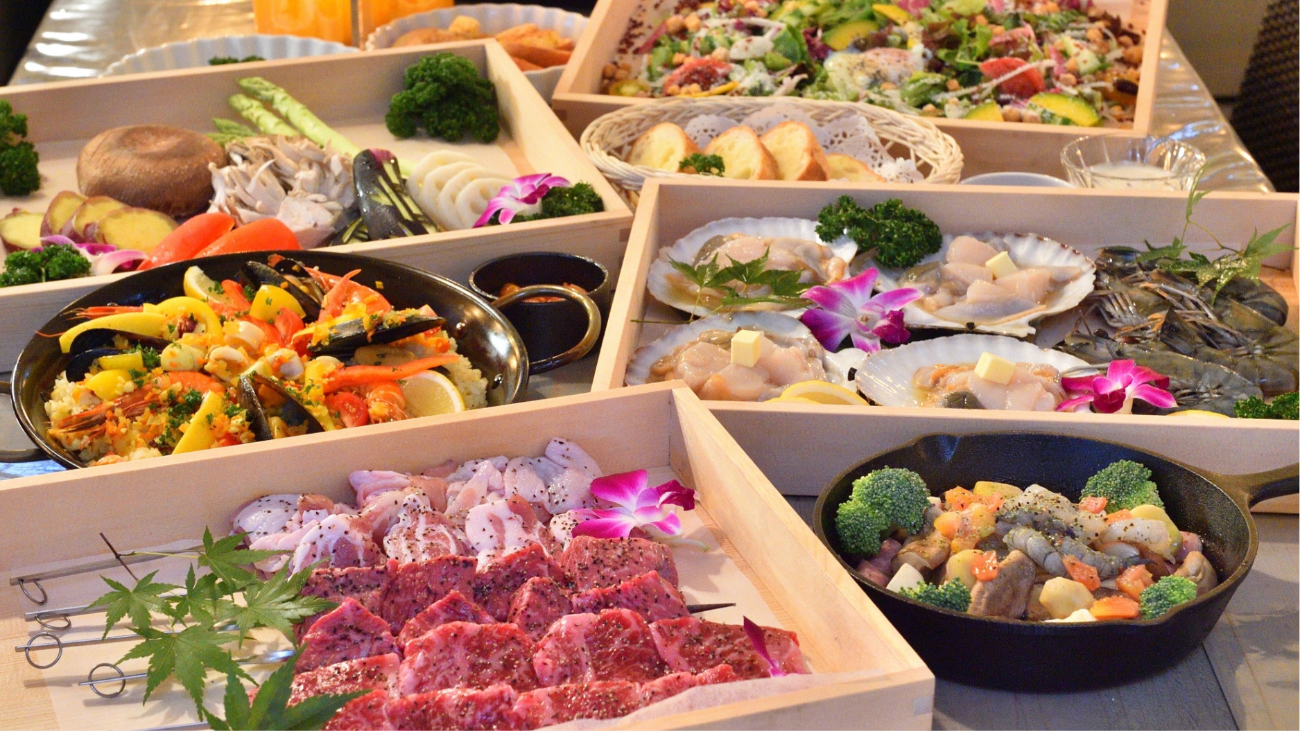 グランピングに欠かせない食の楽しみ！THE FORESTのゴージャスBBQや朝食、ワインも楽しめるフリードリンクをご紹介都心から80分の大自然！THE FOREST リゾグラ リゾートグランピングドットコム